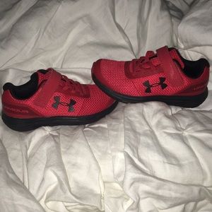 NWOT boys 11.5C (toddler) Under Armour shoes